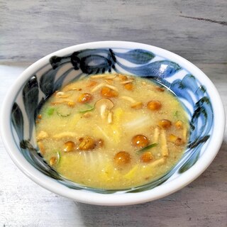 青汁入り❣白菜となめこのお味噌汁